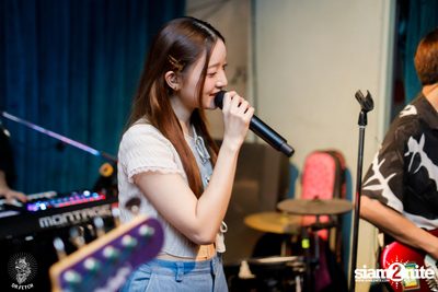 Ink Waruntorn Concert at Dr. Fetch  — photo 79