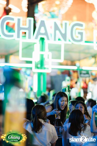 ภาพบรรยากาศงาน Chang Live Park presents FOOD FUN FRIENDS ft. Potato concert ที่ The Street Ratchada — photo 104
