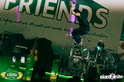 ภาพบรรยากาศงาน Chang Live Park presents FOOD FUN FRIENDS ft. Potato concert ที่ The Street Ratchada — photo 114