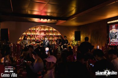 ภาพบรรยากาศคอนเสิร์ตวง Flure ที่ Gems Villa — photo 91