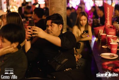 ภาพบรรยากาศคอนเสิร์ตวง Flure ที่ Gems Villa — photo 99