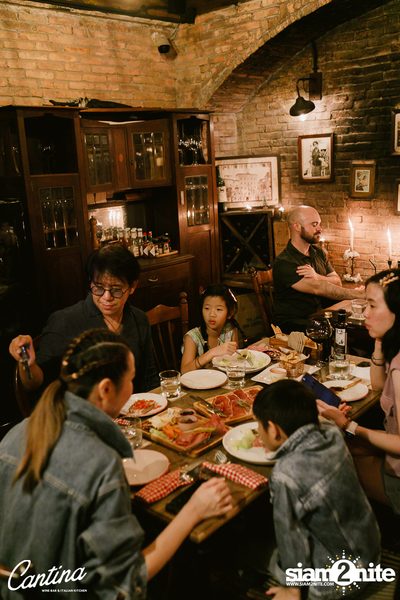 ภาพบรรยากาศงาน New Year's Eve ที่ Cantina Italian Kitchen — photo 76