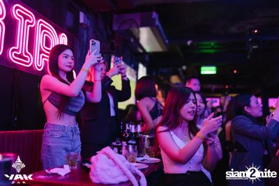 D Gerrard concert at Yak Bar — photo 92