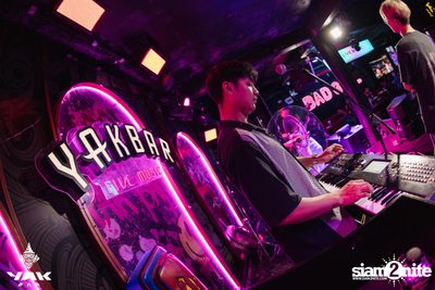 D Gerrard concert at Yak Bar — photo 116