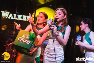 Joey Phuwasit Concert at Fullmoon Terrace & Bar  — photo 23