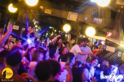 Joey Phuwasit Concert at Fullmoon Terrace & Bar  — photo 127