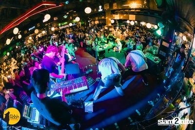 Joey Phuwasit Concert at Fullmoon Terrace & Bar  — photo 142