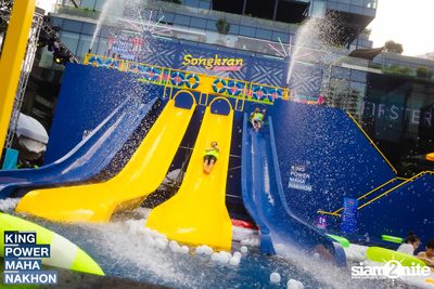 Songkran Mahanakhon ft. New Country at King Power Mahanakhon — photo 4