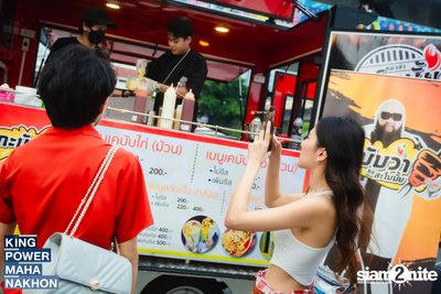 Songkran Mahanakhon ft. New Country at King Power Mahanakhon — photo 8