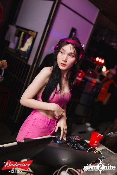 ภาพบรรยากาศงาน Budweiser Club presents Live Concert of Bowkylion ที่ TUBE Music Bar — photo 72