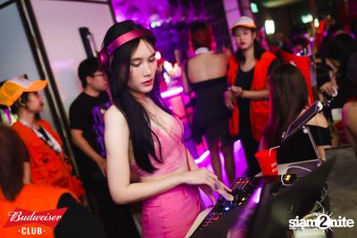 ภาพบรรยากาศงาน Budweiser Club presents Live Concert of Bowkylion ที่ TUBE Music Bar — photo 73