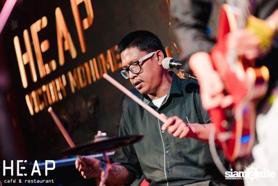 Zom Marie Concert at HEAP Victory Monument — photo 12