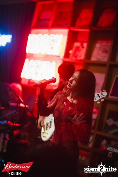 ภาพบรรยากาศงาน Budweiser Club presents Live Concert of Bowkylion ที่ Hidden Agenda — photo 93