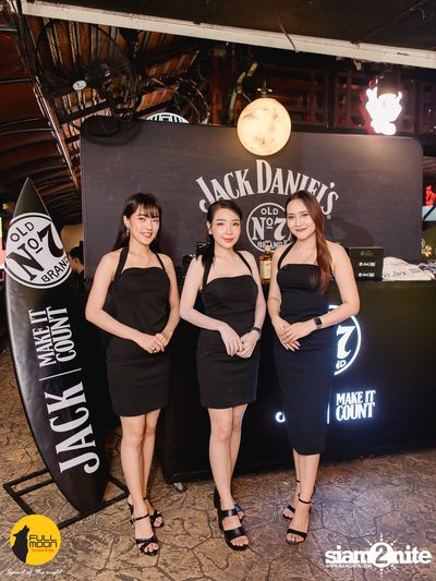 Ja Nongpanee Concert at Fullmoon Terrace and Bar — photo 4
