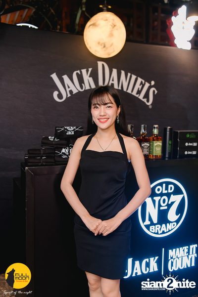 Ja Nongpanee Concert at Fullmoon Terrace and Bar — photo 6