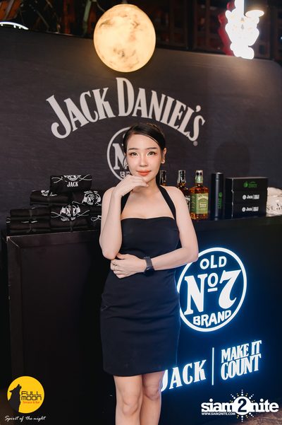 Ja Nongpanee Concert at Fullmoon Terrace and Bar — photo 7