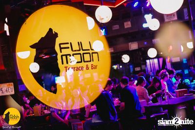 Ink Waruntorn concert at Fullmoon Terrace & Bar — photo 3
