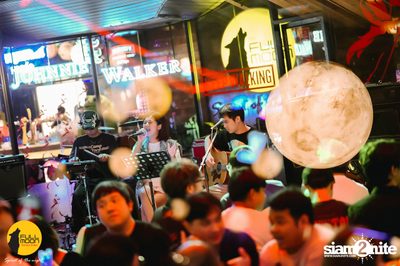 Ink Waruntorn concert at Fullmoon Terrace & Bar — photo 5