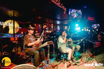 Ink Waruntorn concert at Fullmoon Terrace & Bar — photo 10