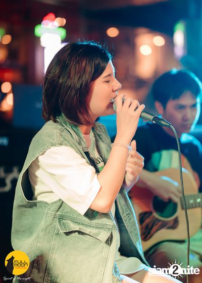 Ink Waruntorn concert at Fullmoon Terrace & Bar — photo 12