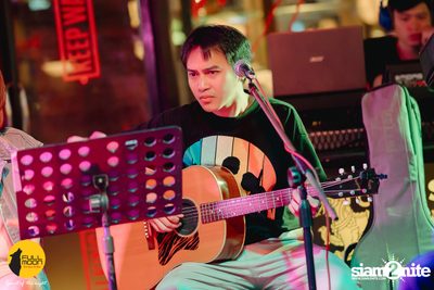 Ink Waruntorn concert at Fullmoon Terrace & Bar — photo 16