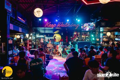 Ink Waruntorn concert at Fullmoon Terrace & Bar — photo 17