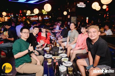 Ink Waruntorn concert at Fullmoon Terrace & Bar — photo 19