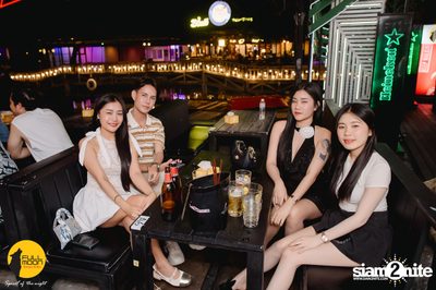 Ink Waruntorn concert at Fullmoon Terrace & Bar — photo 25