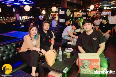 Ink Waruntorn concert at Fullmoon Terrace & Bar — photo 30
