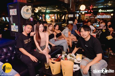 Ink Waruntorn concert at Fullmoon Terrace & Bar — photo 33