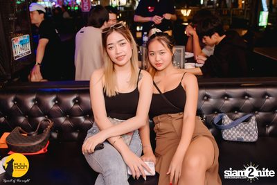 Ink Waruntorn concert at Fullmoon Terrace & Bar — photo 34