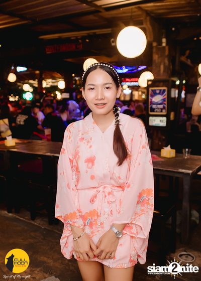 Ink Waruntorn concert at Fullmoon Terrace & Bar — photo 45
