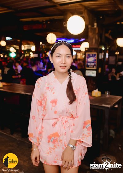 Ink Waruntorn concert at Fullmoon Terrace & Bar — photo 46
