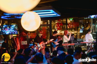 Ink Waruntorn concert at Fullmoon Terrace & Bar — photo 48