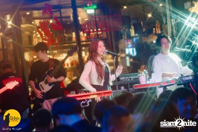 Ink Waruntorn concert at Fullmoon Terrace & Bar — photo 68