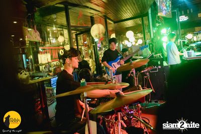 Ink Waruntorn concert at Fullmoon Terrace & Bar — photo 71