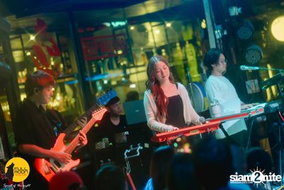Ink Waruntorn concert at Fullmoon Terrace & Bar — photo 75