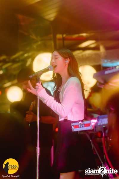 Ink Waruntorn concert at Fullmoon Terrace & Bar — photo 81