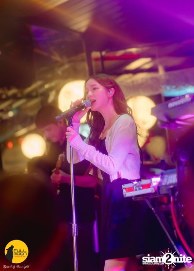 Ink Waruntorn concert at Fullmoon Terrace & Bar — photo 82