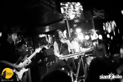 Ink Waruntorn concert at Fullmoon Terrace & Bar — photo 88