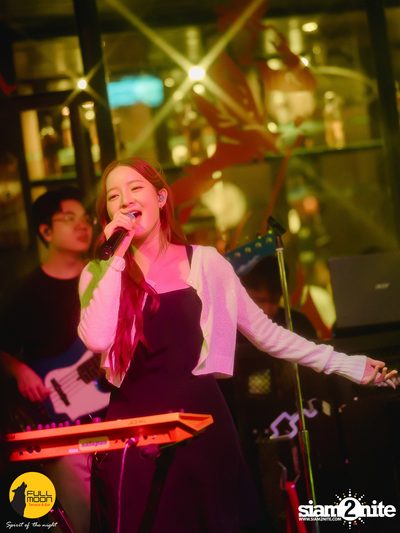 Ink Waruntorn concert at Fullmoon Terrace & Bar — photo 92