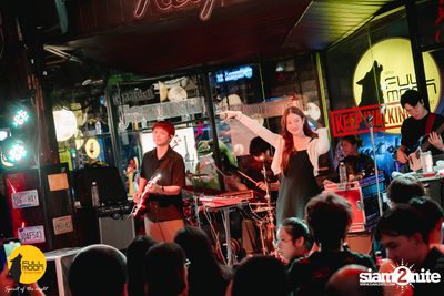 Ink Waruntorn concert at Fullmoon Terrace & Bar — photo 95