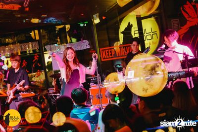 Ink Waruntorn concert at Fullmoon Terrace & Bar — photo 96