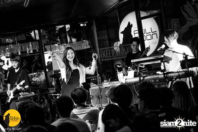 Ink Waruntorn concert at Fullmoon Terrace & Bar — photo 97