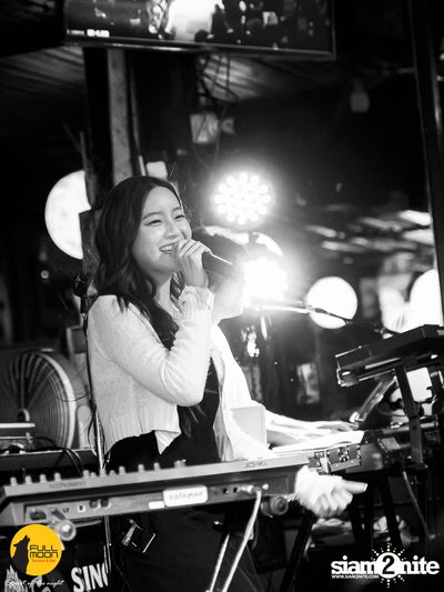 Ink Waruntorn concert at Fullmoon Terrace & Bar — photo 102
