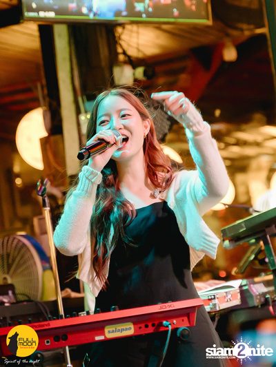 Ink Waruntorn concert at Fullmoon Terrace & Bar — photo 103