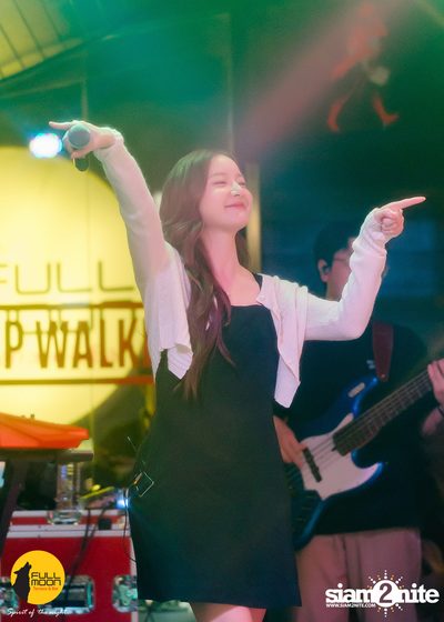 Ink Waruntorn concert at Fullmoon Terrace & Bar — photo 105