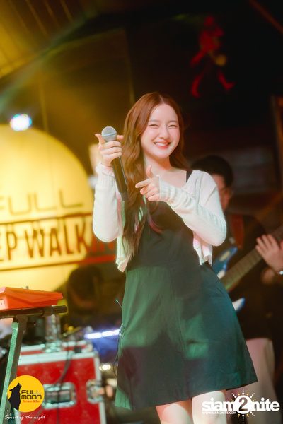 Ink Waruntorn concert at Fullmoon Terrace & Bar — photo 107