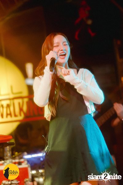 Ink Waruntorn concert at Fullmoon Terrace & Bar — photo 108