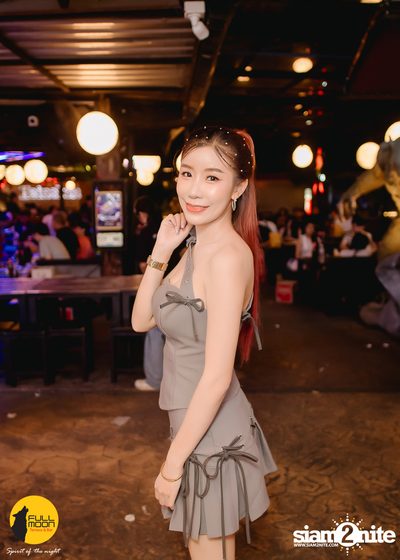 Ink Waruntorn concert at Fullmoon Terrace & Bar — photo 114